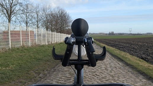 Support BTA RocketTT en PAHT-CF optimisant le sillage aérodynamique du cockpit.